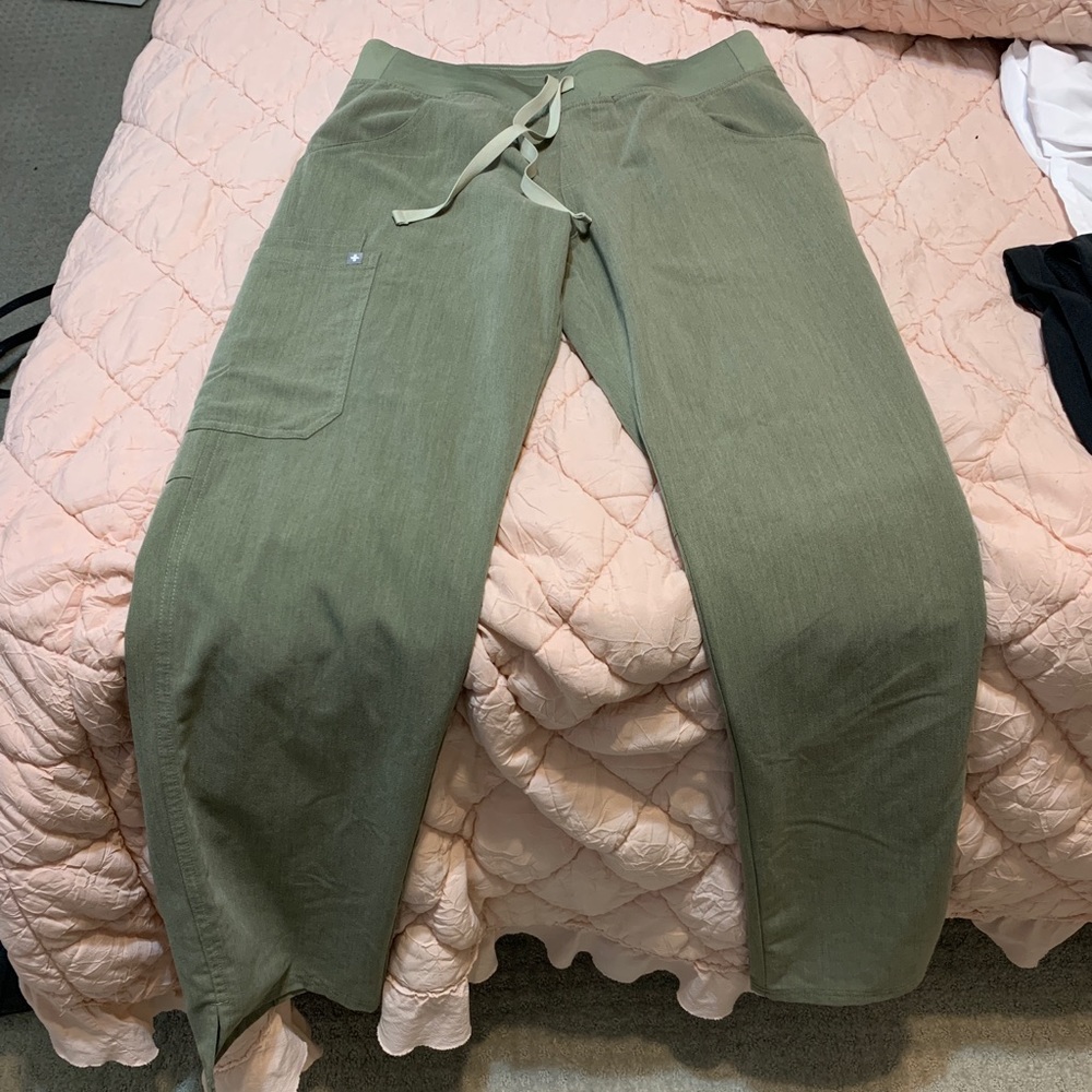 Figs scrub pants small